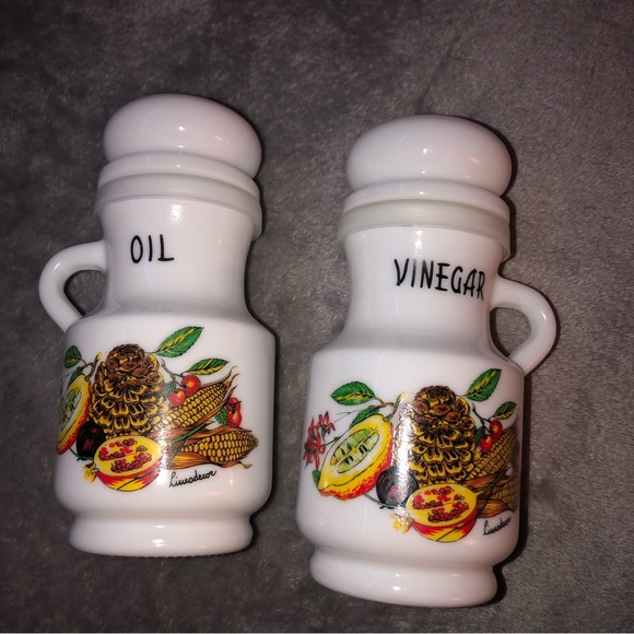 ITALIAN Vintage 1970 oil & vinegar white opaque milk glass by DECOR GIORGI - Picture 2 of 5